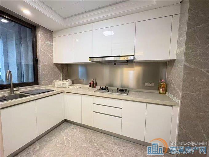 中海湖心半岛洋房143平方328万直接