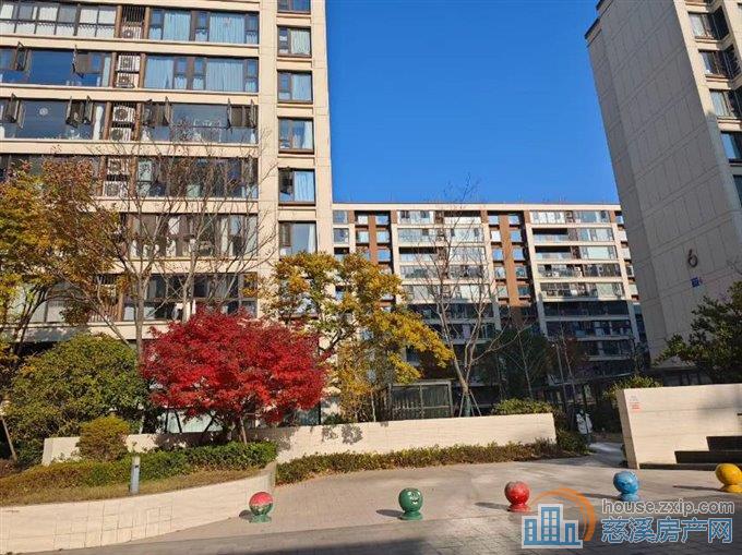 蔚蓝云图70平直地一楼带花园白坯78万