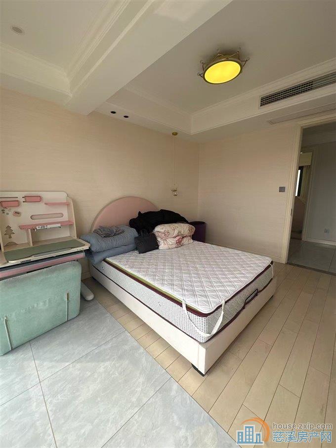 泊江府洋房125平四间朝南精装236万