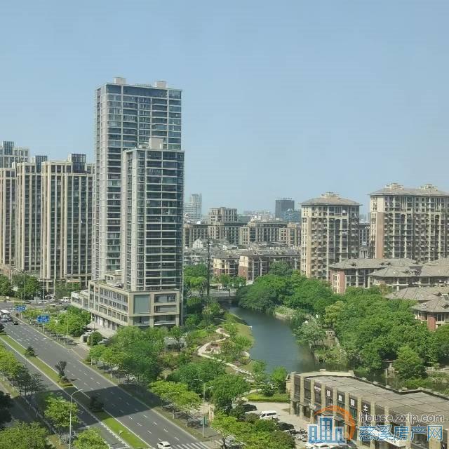 捡漏出售✔云逸里143平，车位2只