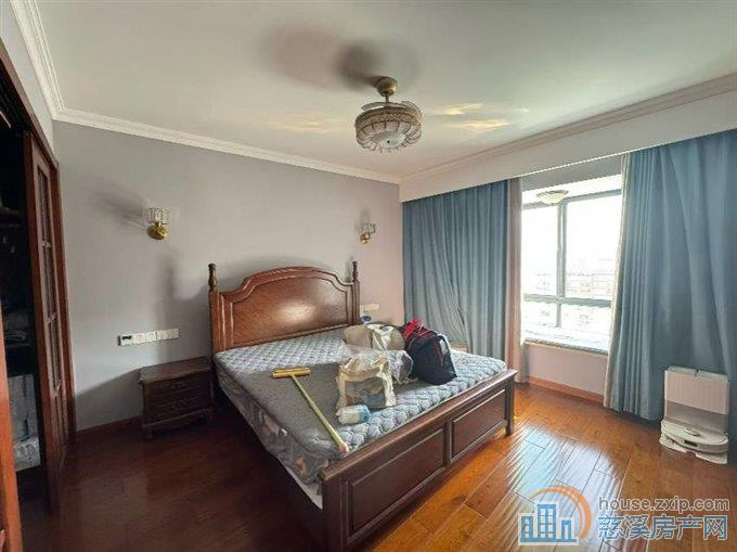 时代华都顶复220平方精装220万