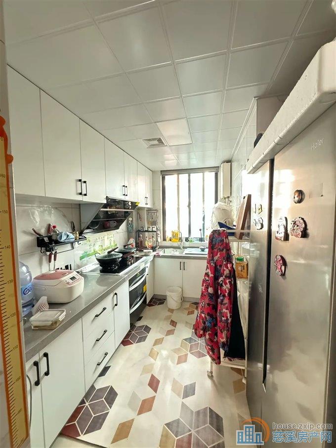 金色港湾小区114平186万送车位