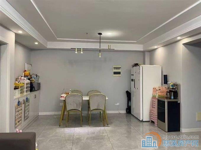 柏顿嘉园电梯房118平精装车位120万