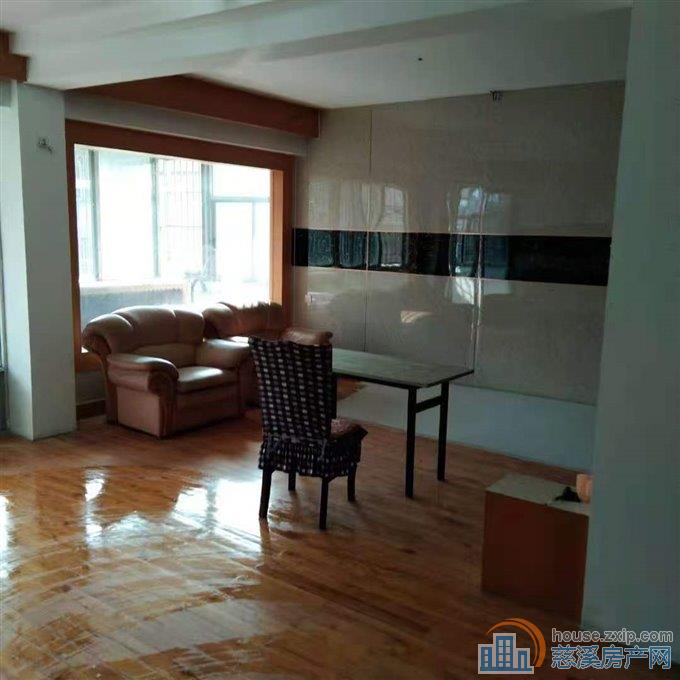 孙塘新村四楼155平简装四室二卫2300