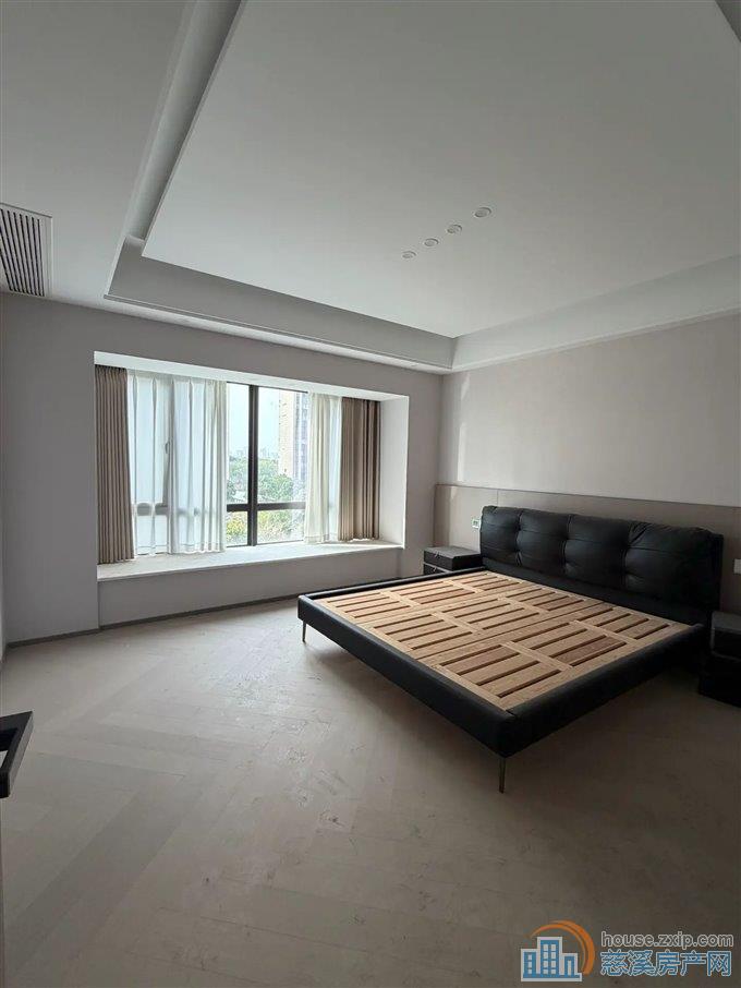 天誉华府205平380万全新精装修