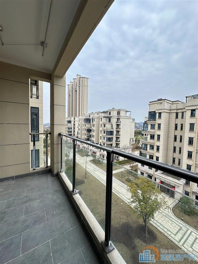 恒大河悦府126平120万精装修