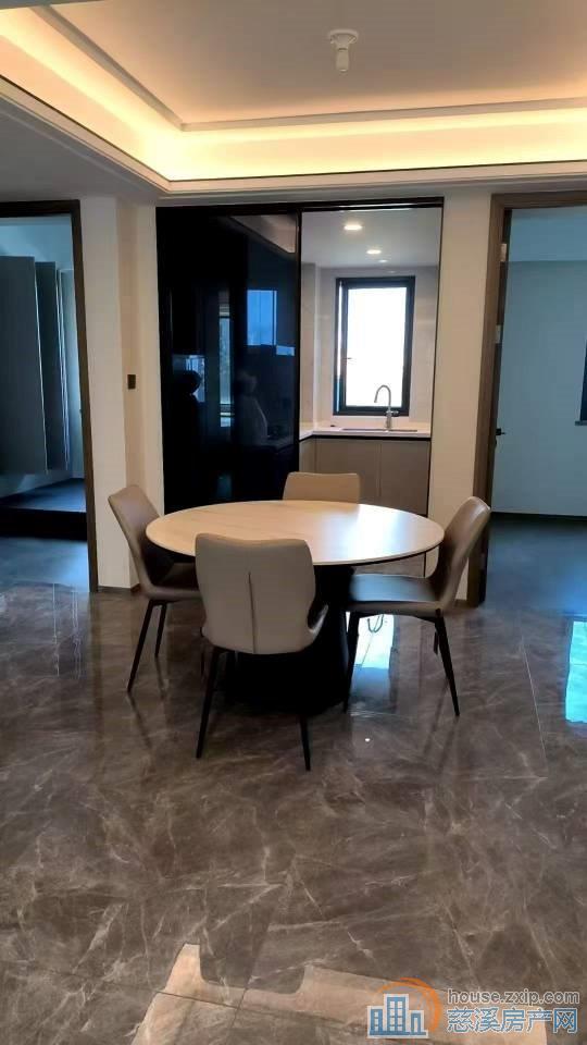 江山云望135平四室中央空调带地暖车位