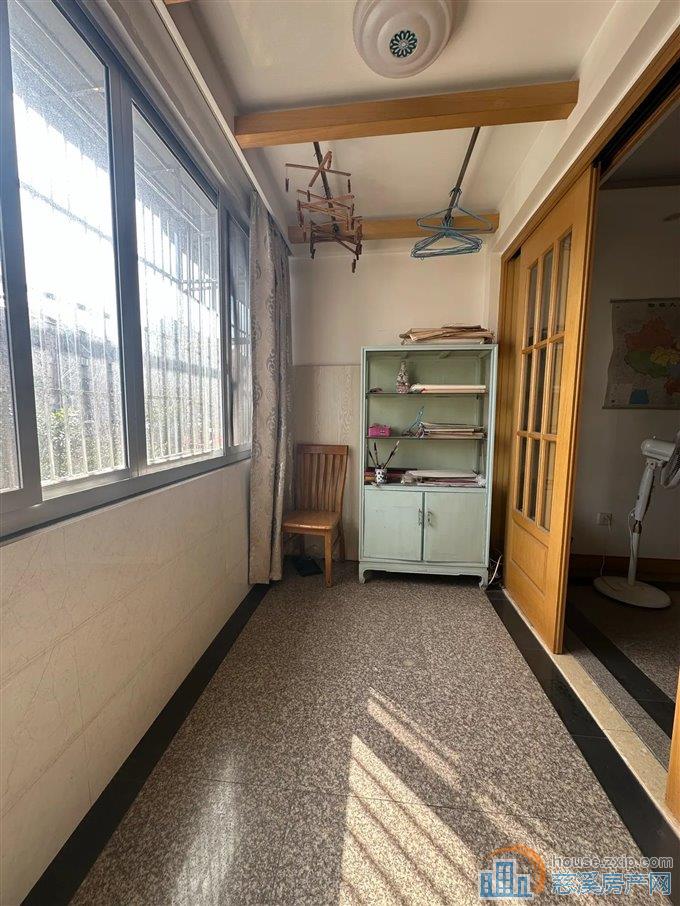 金山南区75平78万位置好楼层好