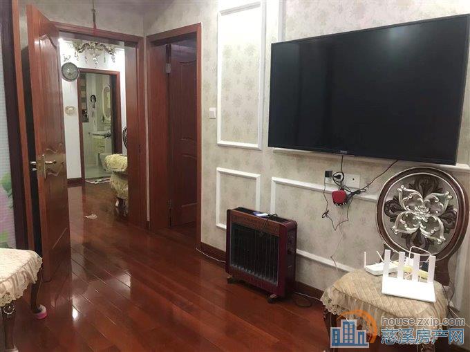 茜苑新村三楼精装二室2400元/月