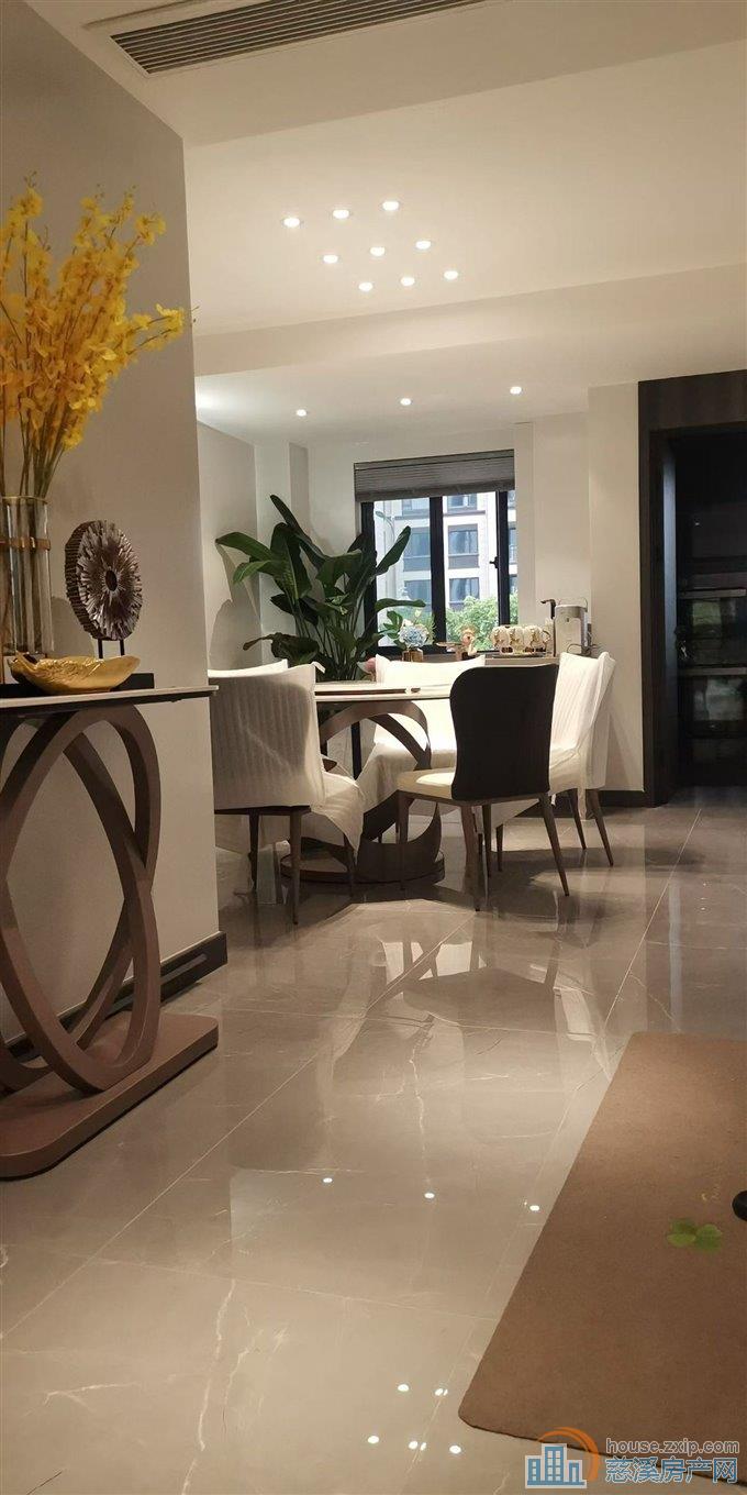 阅江府133平精装修拎包入住