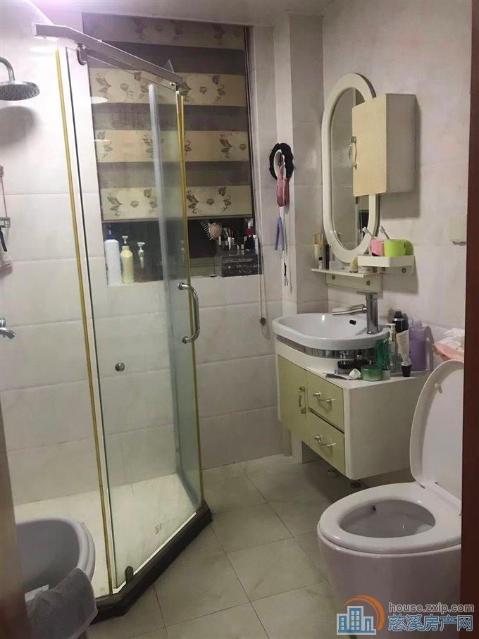 茜苑新村三楼精装二室2400元/月