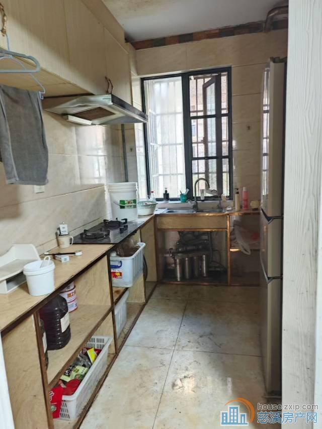 界牌新村房子在一楼132平毛坯125万