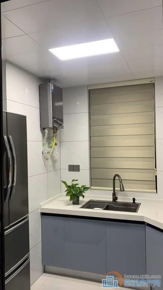 观湖佳苑电梯房90平精装2室128万