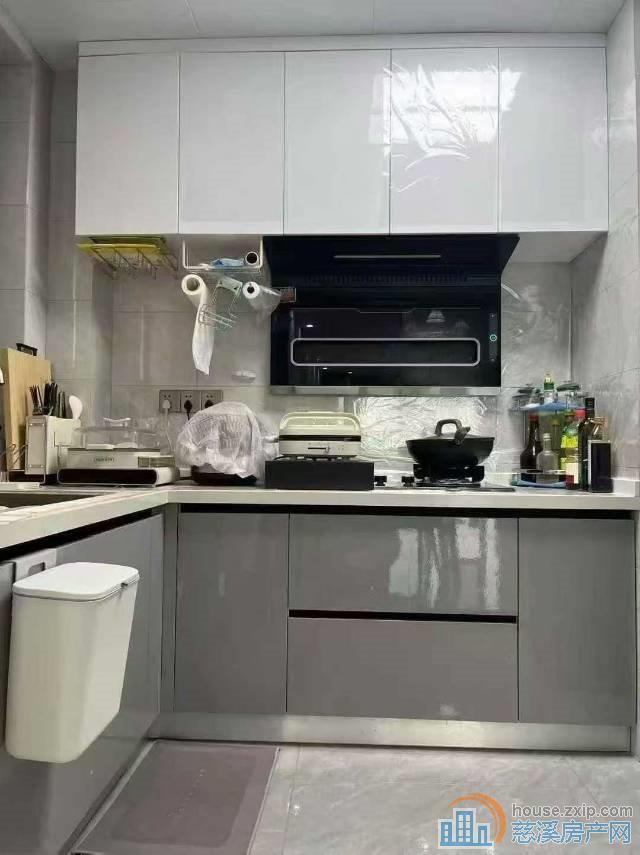 江滨江岸臻园不是顶楼143平精装168万