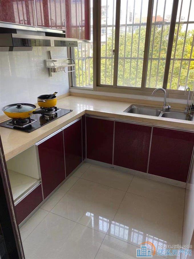 茜苑新村三楼精装二室2400元/月