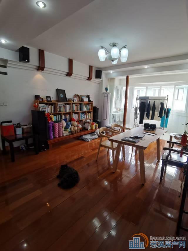 华泰苑中间楼层138平精装153万