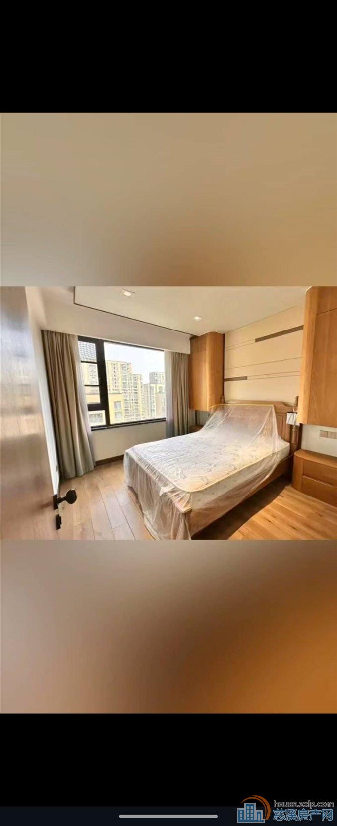 绿城御园10楼197平+车位精装4室2卫