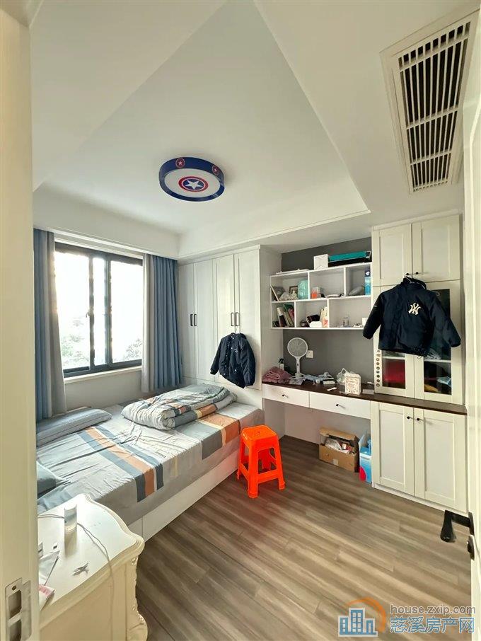 金色港湾小区 电梯洋房 精装 带车位