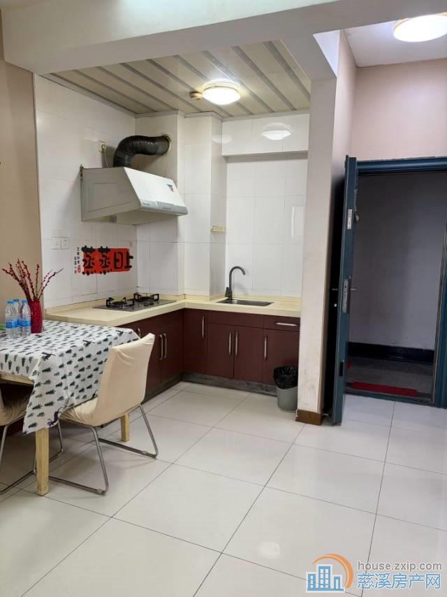 玲珑小区单身公寓7楼朝南小两室1600元