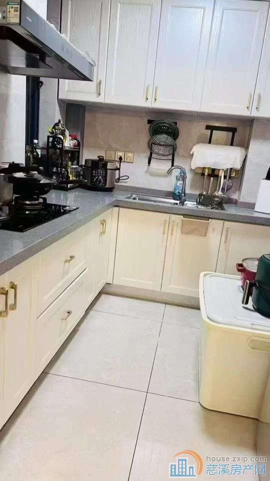 新潮塘南苑60平豪装中间层车位89万