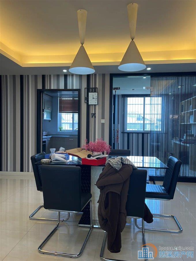 舜韵华庭131平78万带阁楼车库