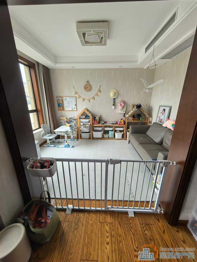 保利慈悦湾138平精装三室二卫158万