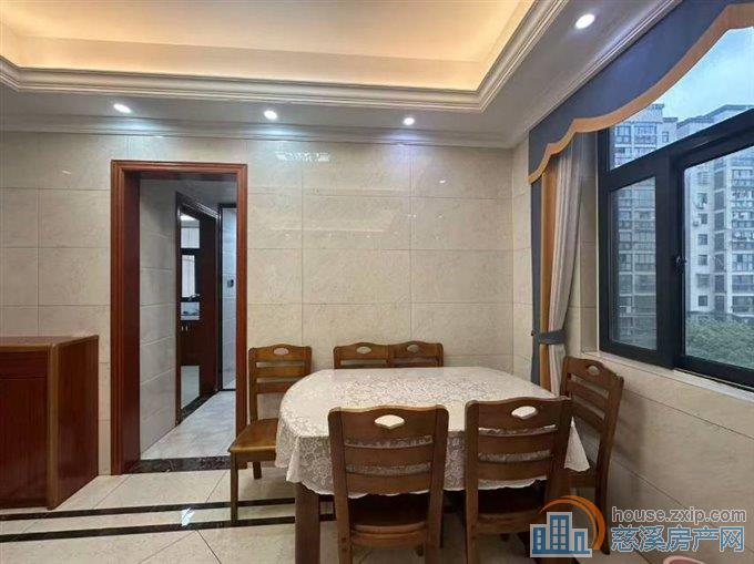 梅林苑二室精装+车位2800元