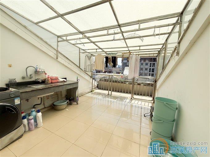 名都公寓 精装保养好 送车库 大露台