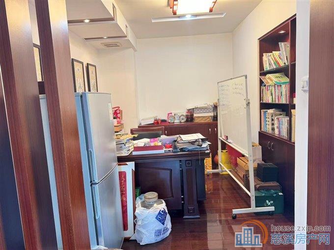 宁都华庭精装四室二卫2800元/月