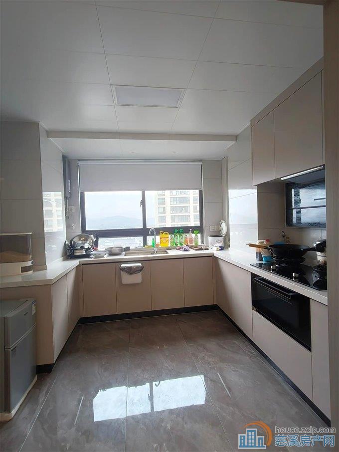 梧桐府 精装 带车位 黄金楼层