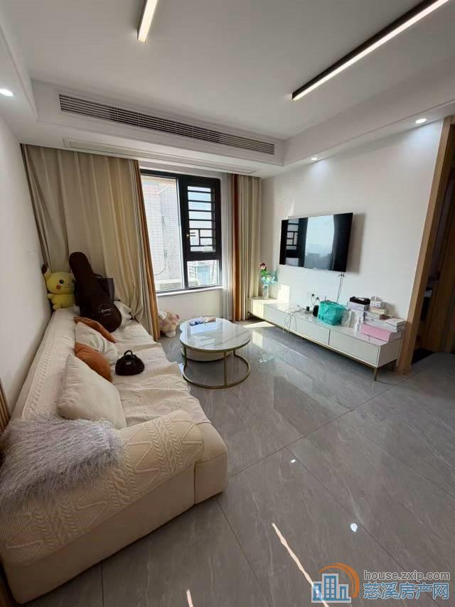 新潮塘北苑107平凤凰层精装122万