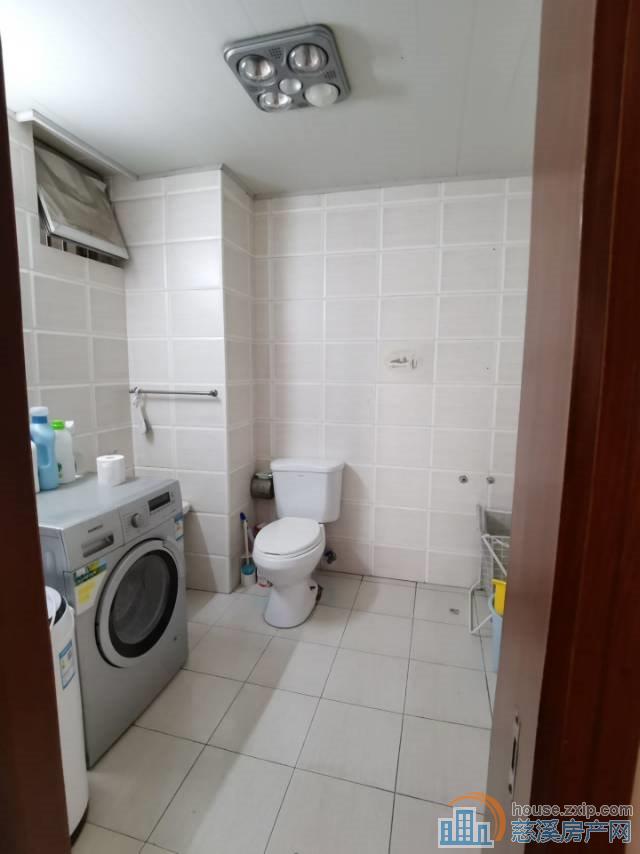 华泰苑中间楼层138平精装153万