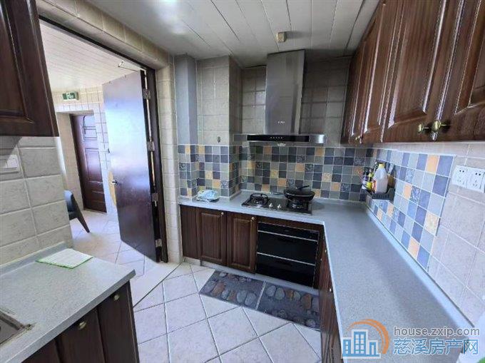 金地鸿悦143平豪装2年192.8万