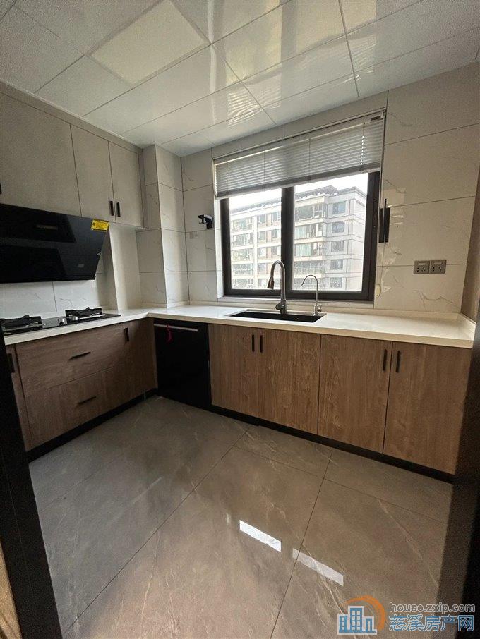 保利银杏小镇 精装127平方148万