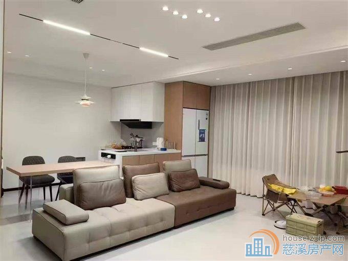 首次出租云逸里豪装3室2厅1书房