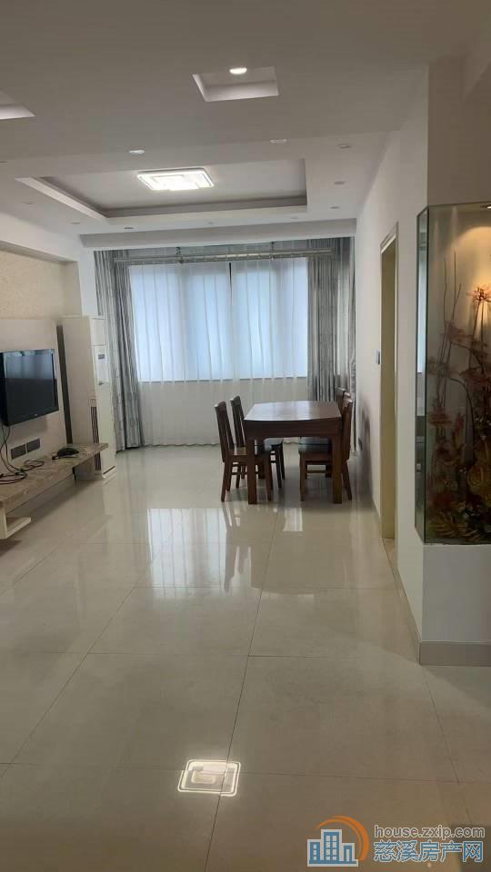 和润公寓全新装修1700元