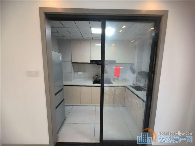 天誉华府 四室 5000元