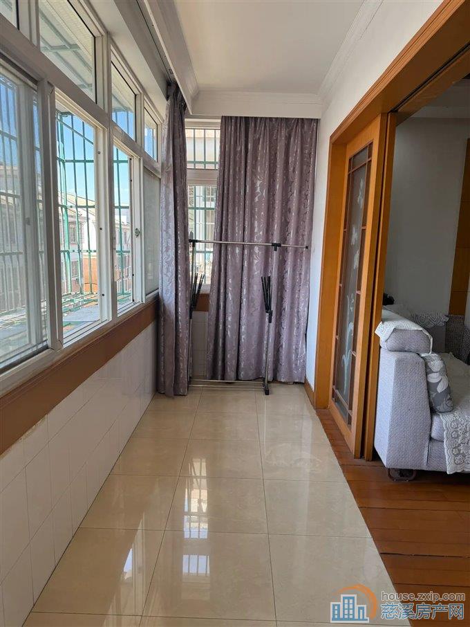 白云公寓161平128万送车库带露台