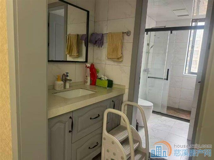 新潮塘南苑好楼层四间朝南车位储藏间精装