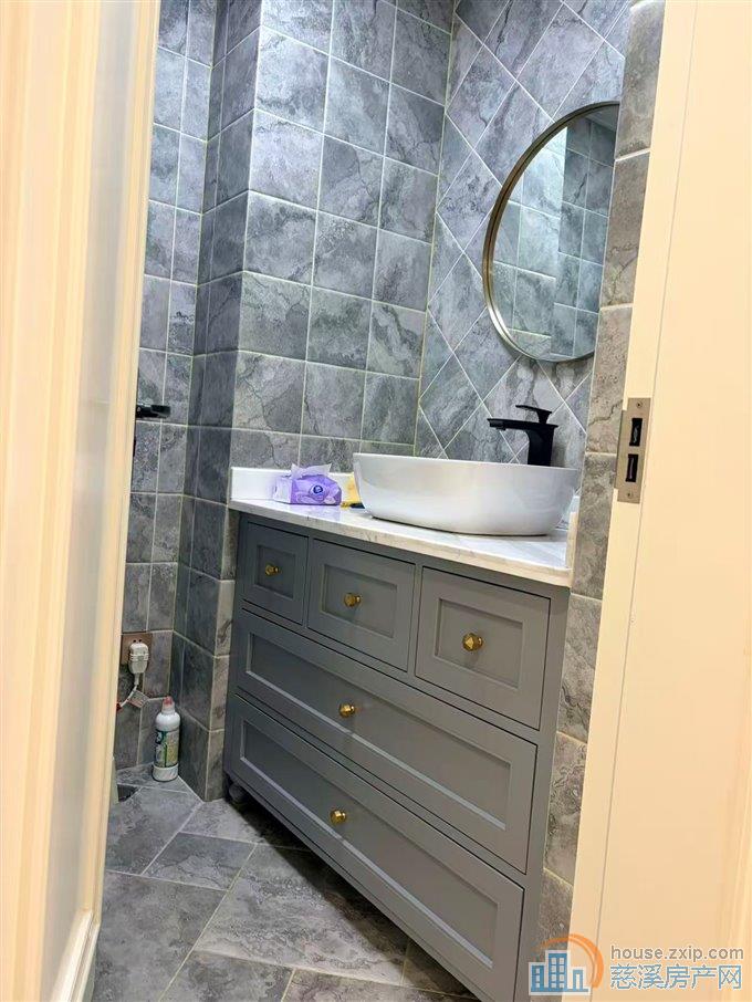 复地二期98平精装未住二室125万