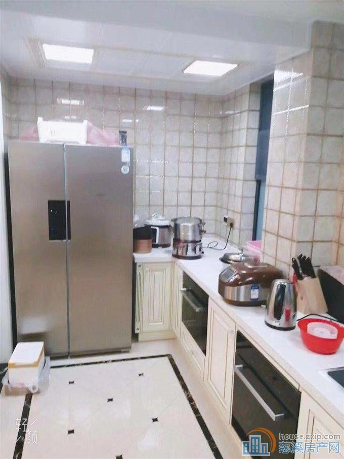 金色港湾227平豪装4室3卫包物业有车位