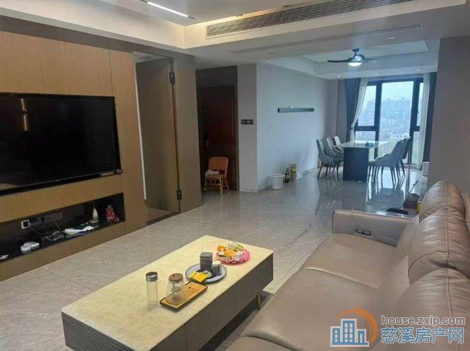 泊江府3室豪装地暖中央空调带车位首次