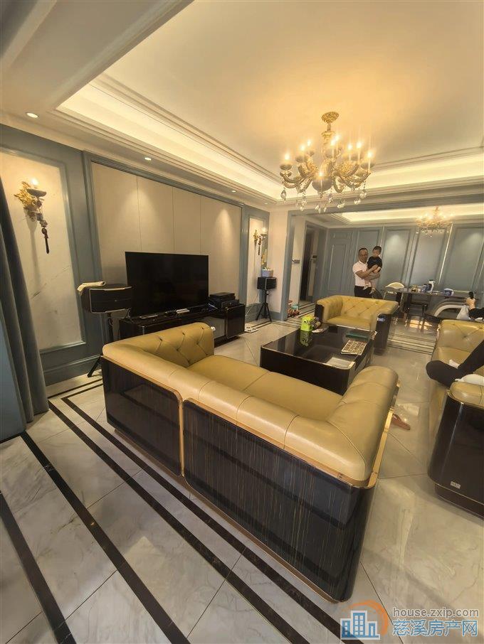 天悦湾花苑 豪装196平238万楼.王位