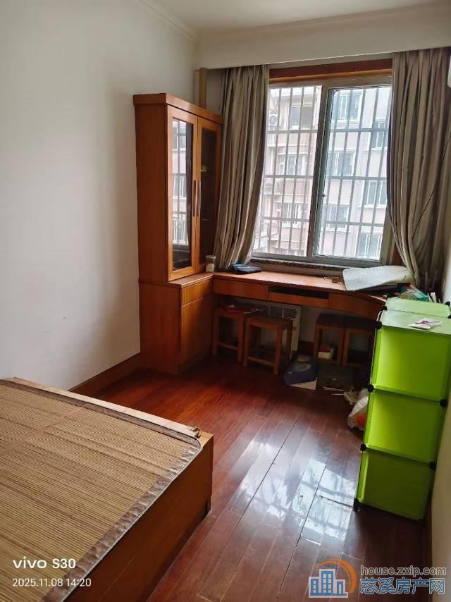 东兴苑南区3楼124平老精装138万