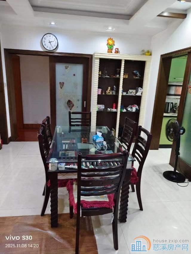 东兴苑南区3楼124平老精装138万