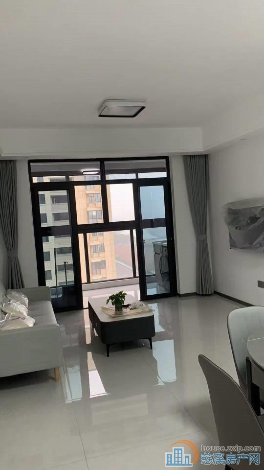 观湖佳苑电梯房90平精装2室128万