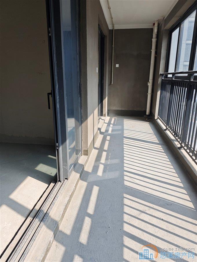 观湖佳苑143平方带车位东边套直接钥匙在