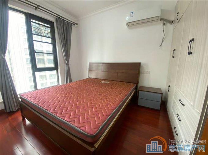 首次出租 嘉景苑 三室 4800元