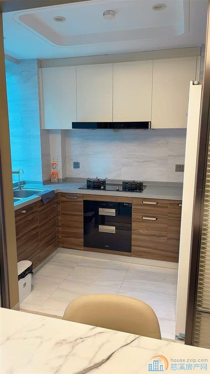 慈澜府东区三室精装带地暖6200包物业