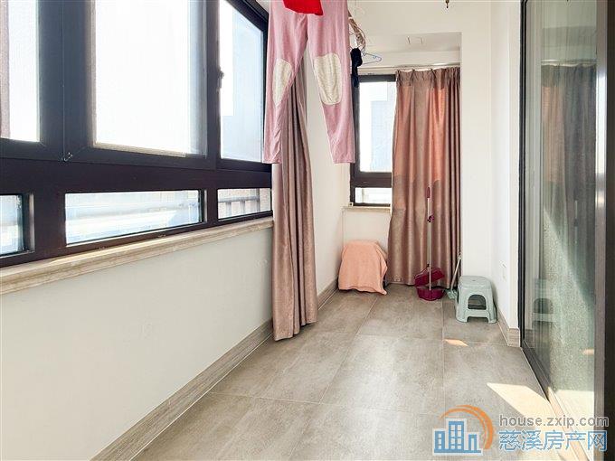 白金湾144平138万自住精装修